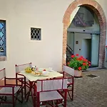Castello Di Fulignano Isalfredo Ground Floor شقة
